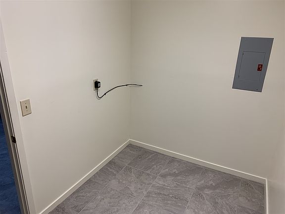 5th image of 5761 Wyndallwood Ct