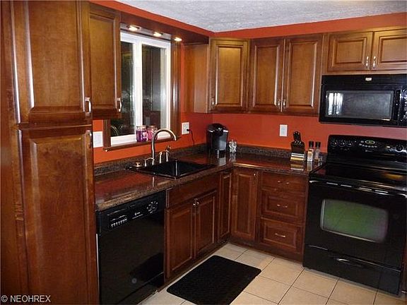 5th image of 511 Valley Dr
