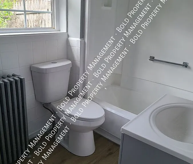 231 W Greenwich St #1 — Photo 9