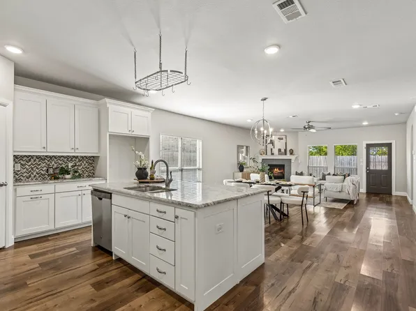 115 Elm Ln, Roanoke, TX 76262