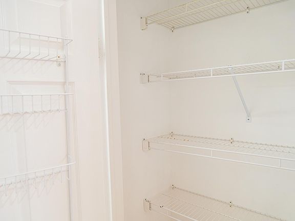 4th image of 5H Wilson Ave #5-H