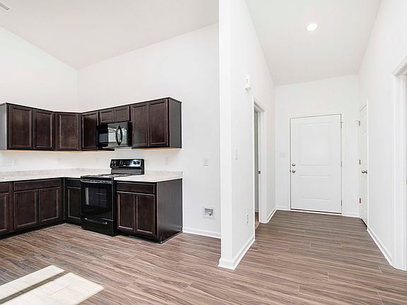 3rd image of 10101 Camp St