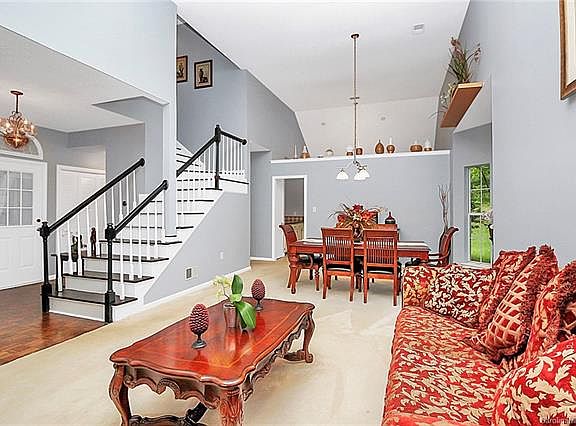5th image of 9215 Myrtle Garden Ct