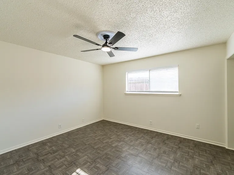 625 Woodhaven Pl — Photo 17