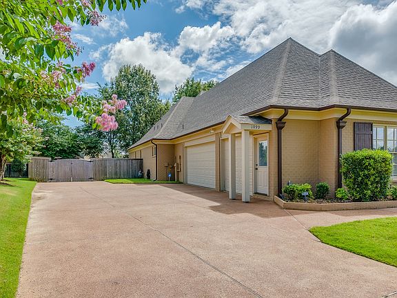 3rd image of 1099 Old Hearthstone Cir W