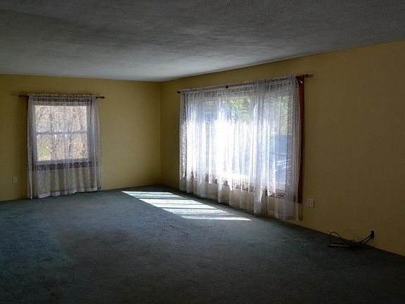 3rd image of 1631 Michigan Ave E