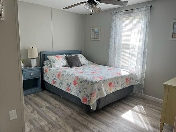 5th image of 717 Periwinkle Cir