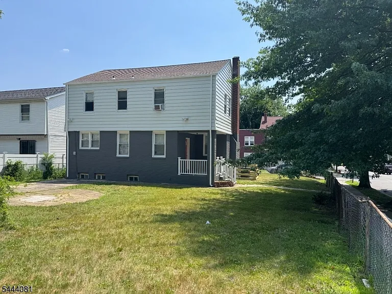 351 Ogden St — Photo 13