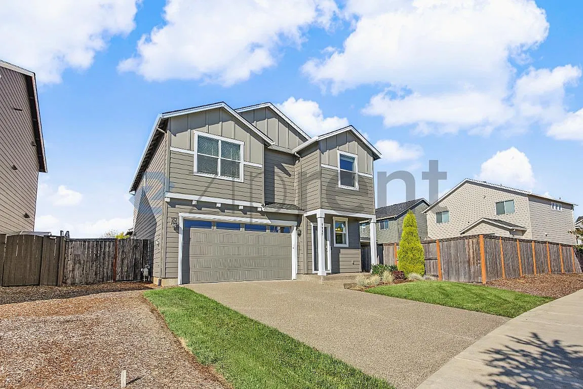 4 bed, 2.5 bath, 2100 sqft, $3,300 — Photo 2