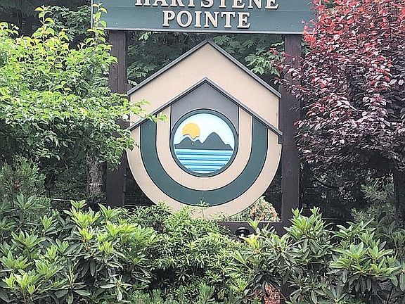 5th image of 331 E Pointes Dr E