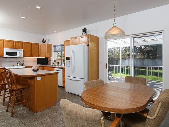5th image of 2414 E 59th Ct