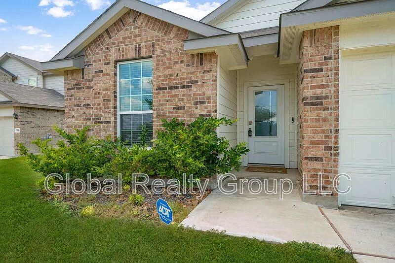 3 bed, 2.0 bath, 1650 sqft, $2,050 — Photo 4