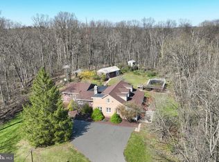 133 S Lake Rd, Thomasville, PA 17364