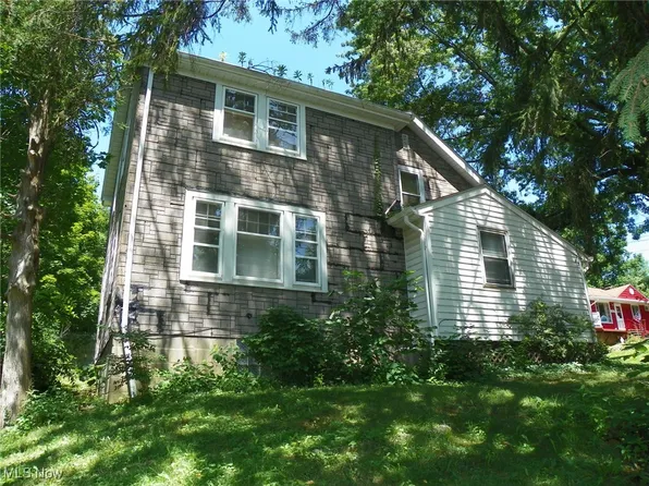 12317 Sunset Dr, Garfield Heights, OH 44125