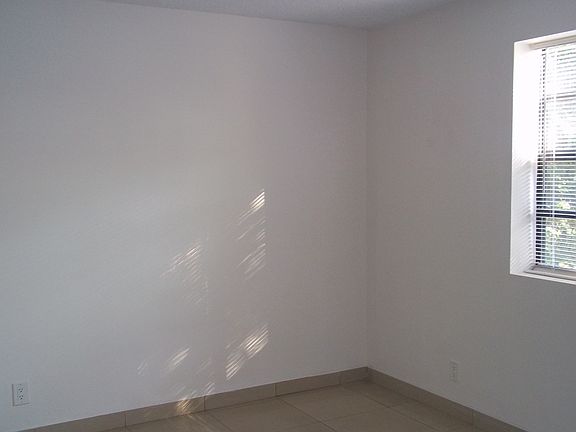 5th image of 650 NE 15th St #2
