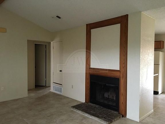 5th image of 205 Bridle Dr