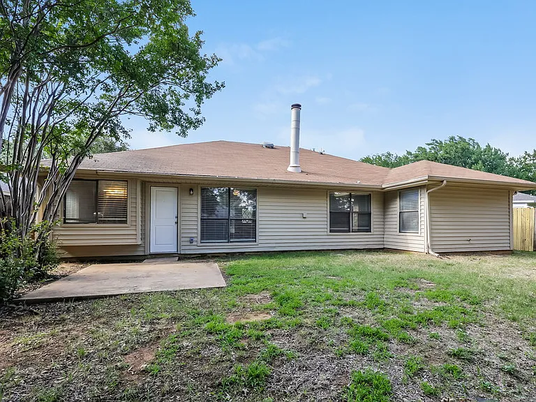 3309 Creekwood Ln — Photo 16