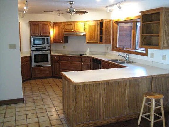 5th image of 3817 Wildwood Dr