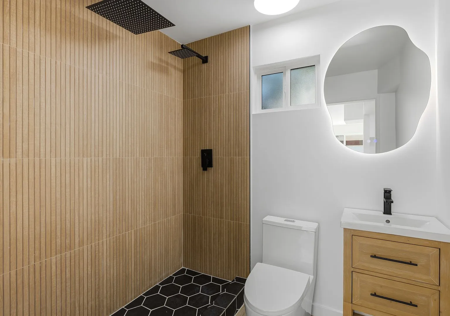 Stunning New Construction in Mission Hills 2BR/2BA Going Quick | 4 Weeks of Free Rent + Free Appl... — Photo 4