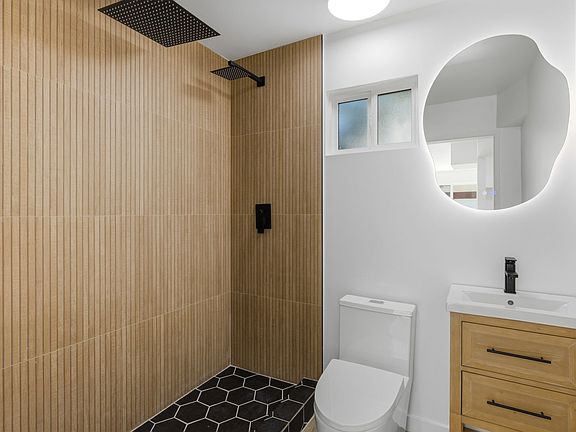 4th image of 3684 Curlew St