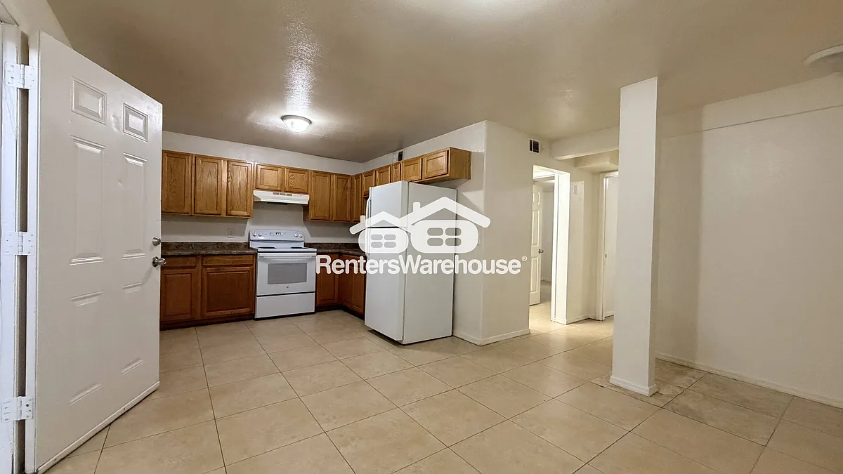 Building Photo - 325 S Pioneer #327L