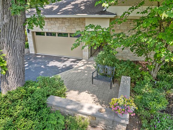 3rd image of 1533 Hawthorne Pl