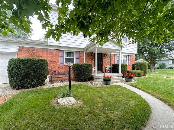 2nd image of 4702 Brookhaven Dr