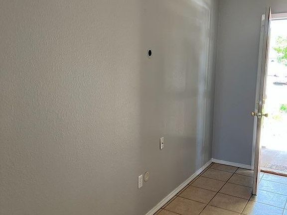 5th image of 909 Pheasant Run Ave