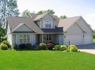 N9413 Rosebud Ln, APPLETON, WI 54915