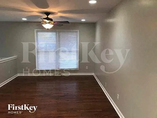 4538 Crestline Dr — Photo 3