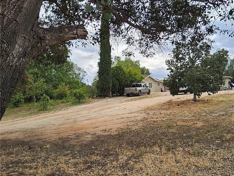 10515 Cypress Ave — Photo 4