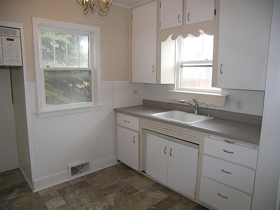 5th image of 3325 Menominee St