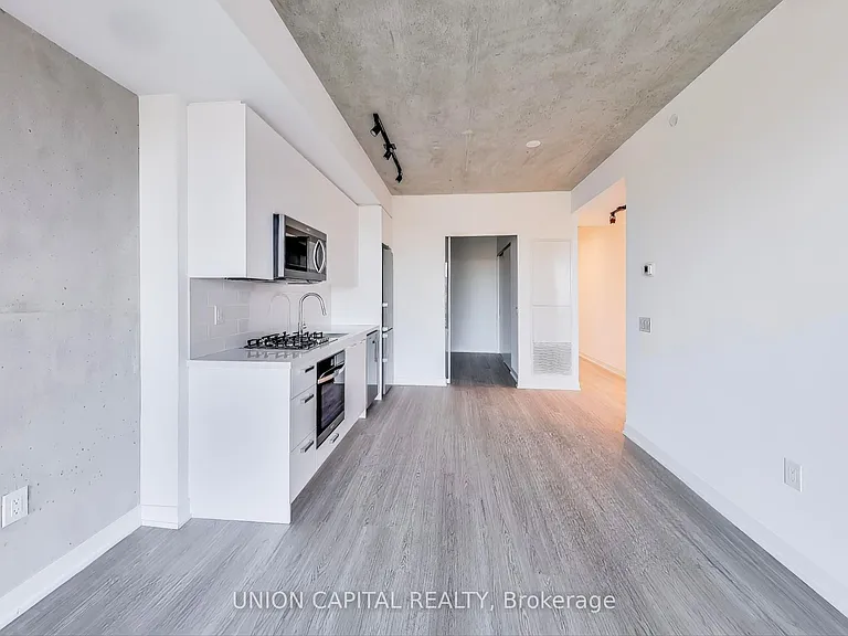 195 McCaul St #502 — Photo 6