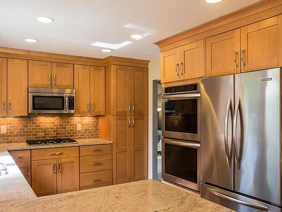 4th image of 32373 Birchwood Ln