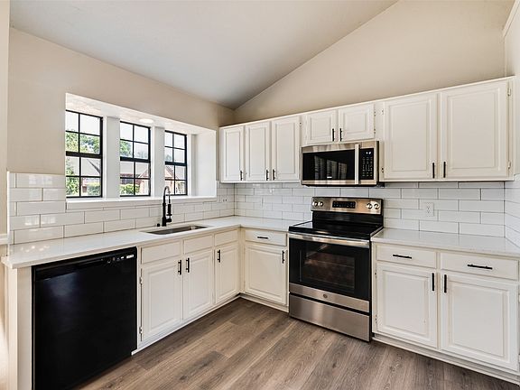 5th image of 3305 Fairview Dr