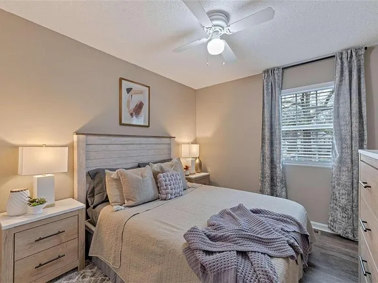 122 Bentley Pkwy — Photo 16
