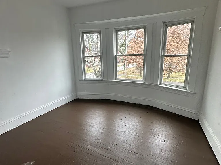 12327 Phillips Ave — Photo 11