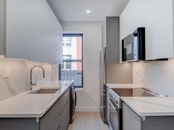 4th image of 19 Wyckoff St #9B