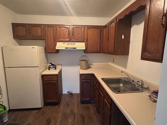 4th image of 803 Weaver St #17