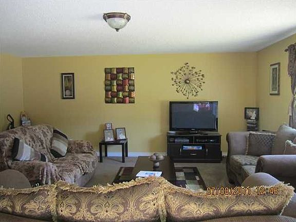 4th image of 836 Iona Dr