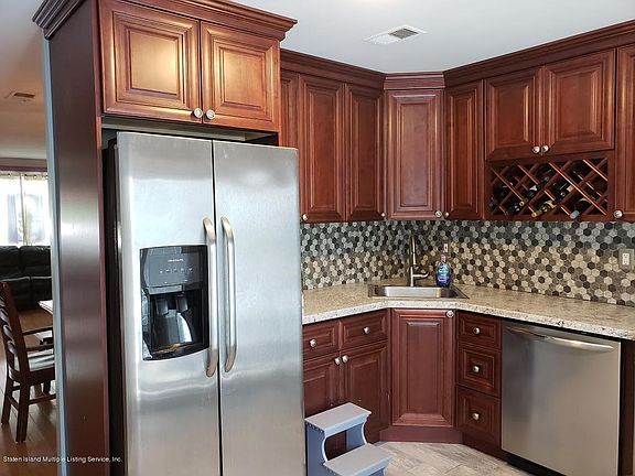 3rd image of 33 Pierpont Pl