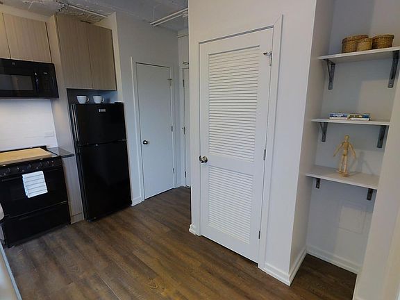 4th image of 5700 N Winthrop Ave #1STUDIO