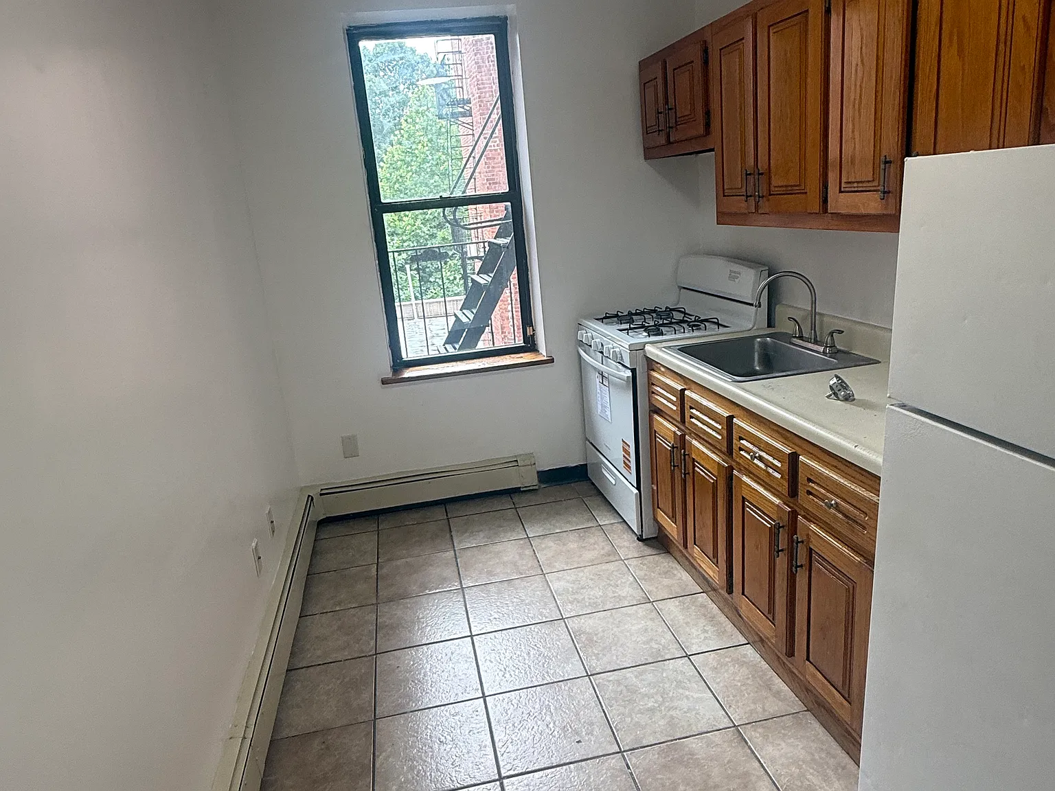 3 bed, 1200 sqft, $2,700 — Photo 4