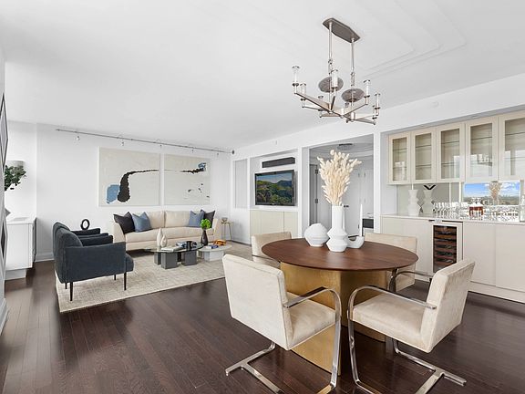 3rd image of 215 E 96th St #31H