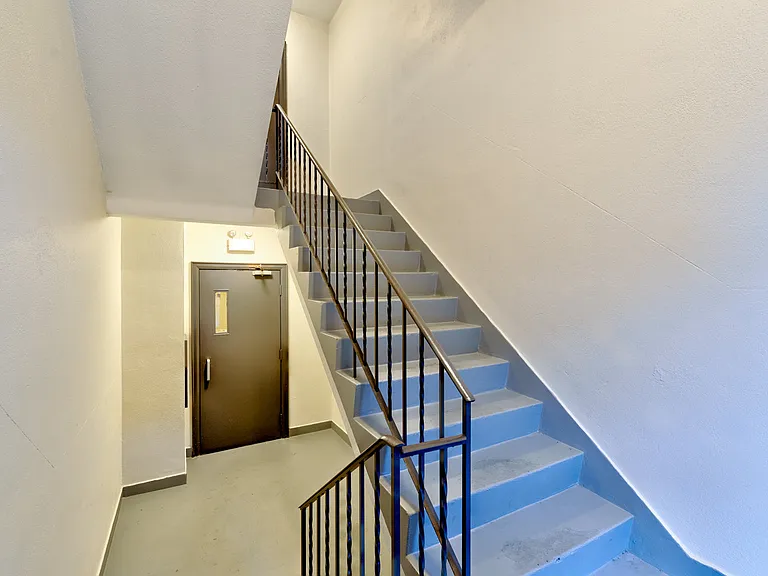 47 Strathcona Ave N — Photo 11