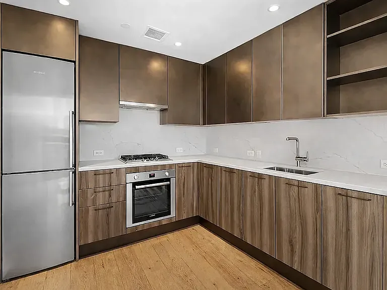 251 E 2nd St #5D — Photo 3