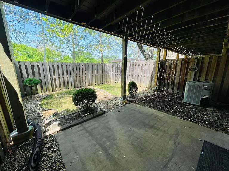 1811 Tawny Ash Dr — Photo 35