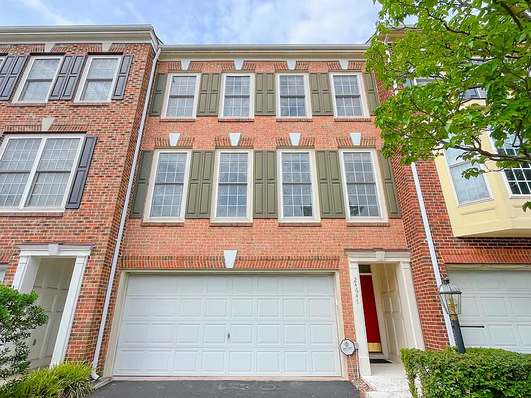 24647 Clock Tower Sq — Photo 2