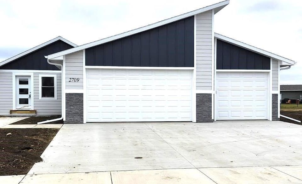 1st image of 2709 N Bent Grass Ct