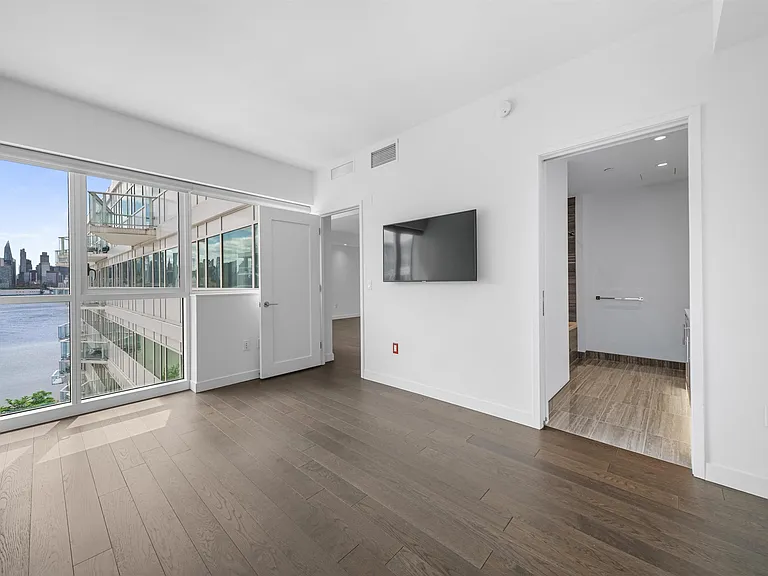 800 Avenue At Port Imperial #914 — Photo 22